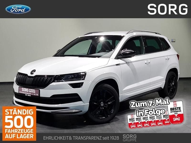 Weiß, moon white Gebraucht 2020 Skoda Karoq SportLine SUV | 25.990 € (Fairer Preis) - Bild 1/4