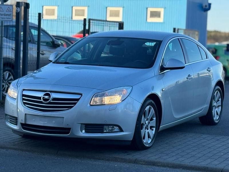 Gebraucht Opel Insignia Edition 140 PS (102 kW) 2013 Silber Limousine