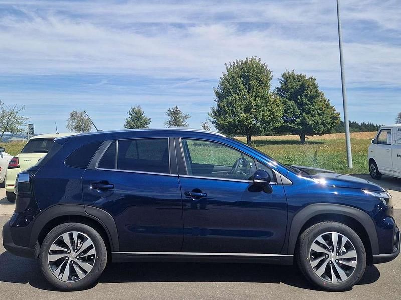 Neu Suzuki SX4 Comfort+ 110 PS (80 kW) 2025 Sphere blue pearl Limousine