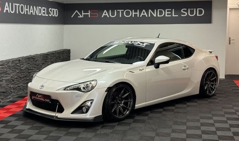 Satin white Gebraucht 2013 Toyota GT86 GT Coupé | 20.999 € (Teuer) - Bild 1/4