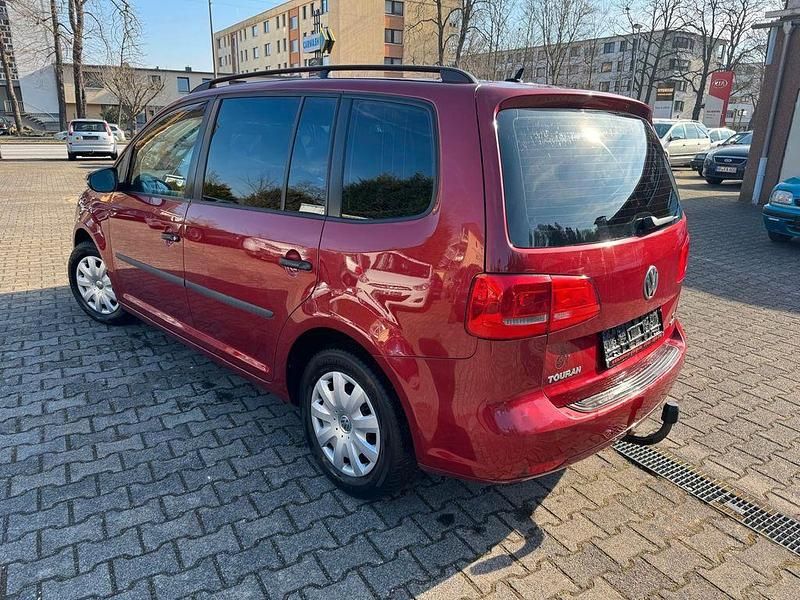 Gebraucht VW Touran Trendline 105 PS (77 kW) 2012 Wild cherry red metallic Van / Kleinbus