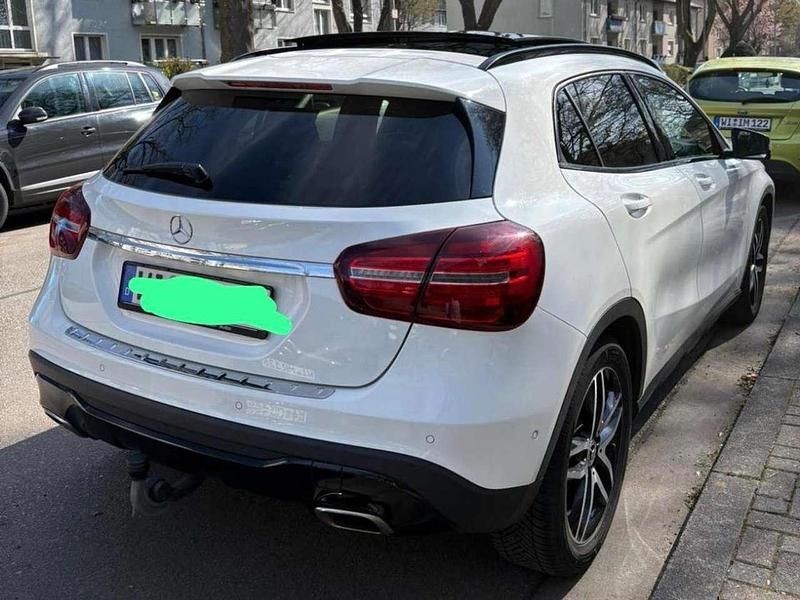 Gebraucht Mercedes GLA200 156 PS (114 kW) 2018 Weiß SUV