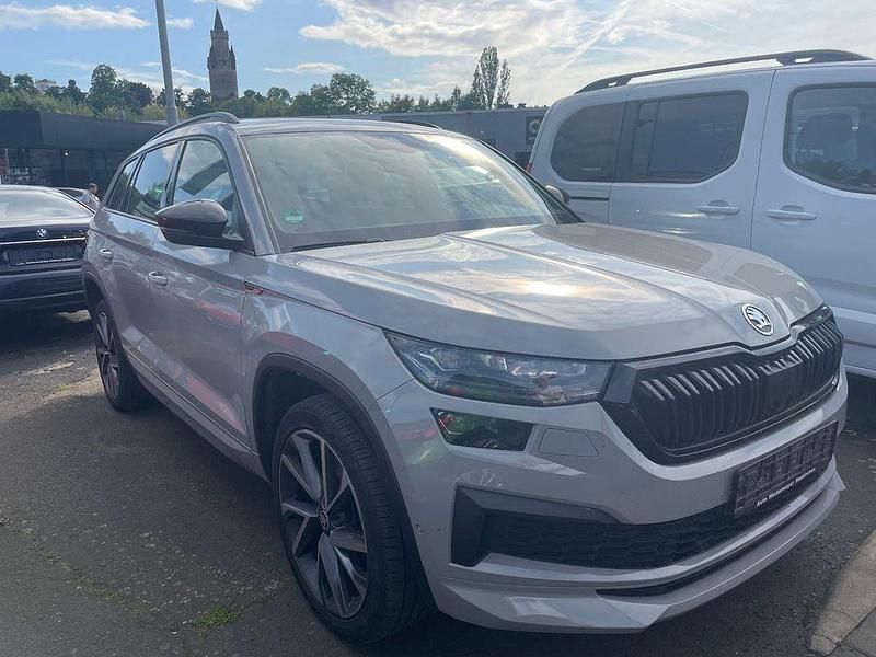 Seda steel/steel grau Gebraucht 2022 Skoda Kodiaq SportLine SUV | 35.900 € (Fairer Preis) - Bild 1/4