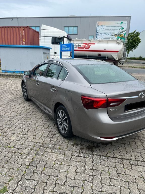Beige Gebraucht 2015 Toyota Avensis Business Edition Limousine | 15.000 € (Fairer Preis) - Bild 1/4