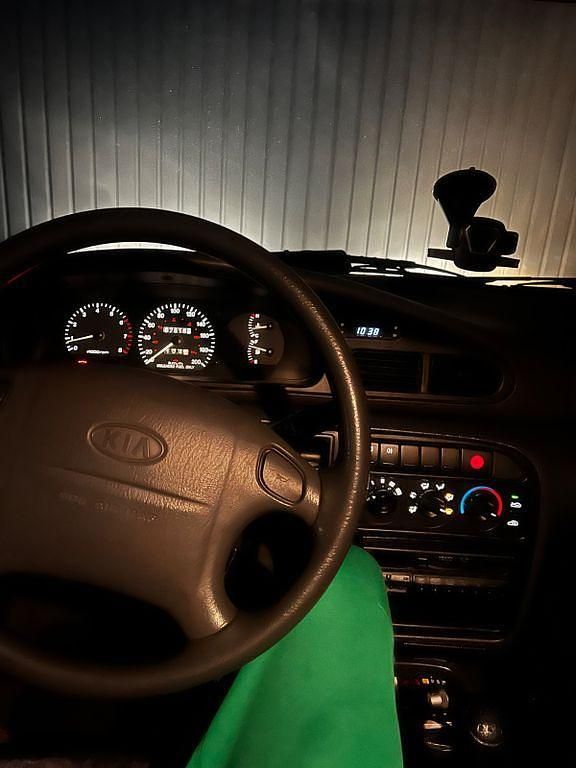 Second-hand Kia Sephia 80 CP (58 kW) 1996 Albastru Berlinǎ