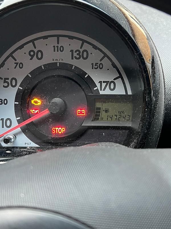 Silber Gebraucht 2012 Citroën C1 Kleinwagen | 2.900 € (Fairer Preis) - Bild 1/4