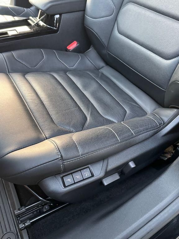 Gebraucht Citroën C4 Shine 131 PS (96 kW) 2022 Schwarz SUV