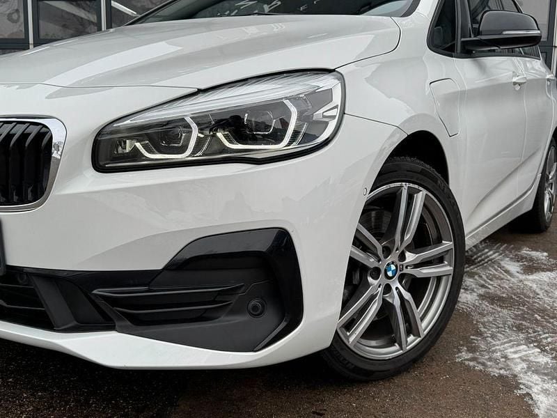Gebraucht BMW 225 Active Tourer Sport Line 136 PS (100 kW) 2020 Weiß Van / Kleinbus