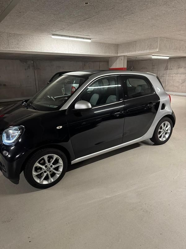 Gebraucht Smart ForFour 71 PS (52 kW) 2014 Schwarz Kleinwagen