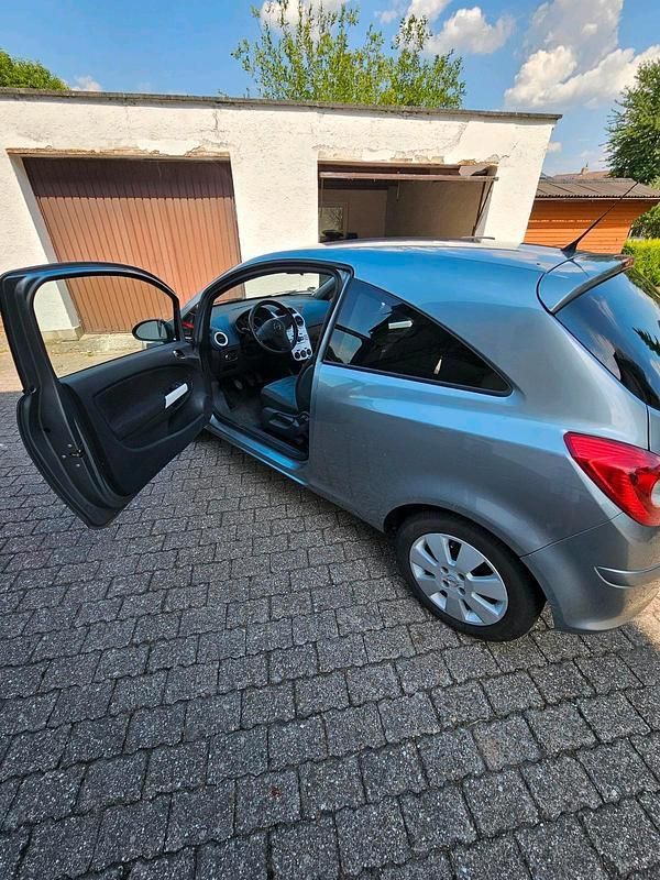 Grau Gebraucht 2012 Opel Corsa Kleinwagen | 2.800 € (Guter Preis) - Bild 1/4