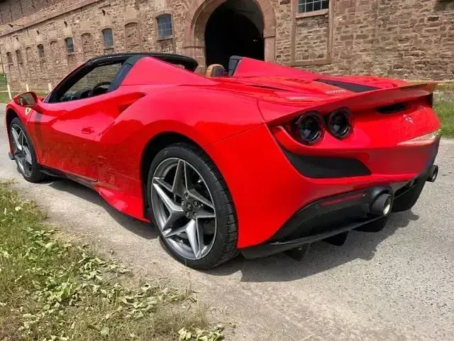 Gebraucht Ferrari F8 721 PS (530 kW) 2022 Rot
