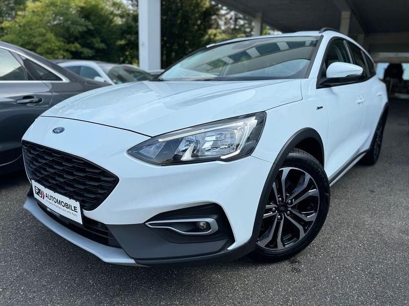 Weiß Gebraucht 2020 Ford Focus Active Limousine | 16.399 € (Fairer Preis) - Bild 1/4