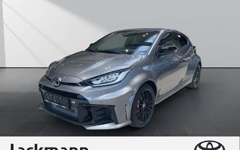 Grau Neu 2024 Toyota Yaris Limousine | 51.990 € (Etwas zu teuer) - Bild 1/4