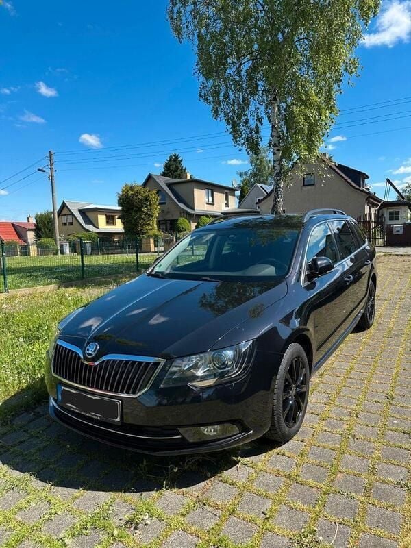 Schwarz Gebraucht 2014 Skoda Superb Exclusive Kombi | 11.200 € (Guter Preis) - Bild 1/4