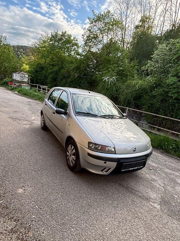 Grau Gebraucht 2003 Fiat Punto Kleinwagen | 1.300 € (Fairer Preis) - Bild 1/4