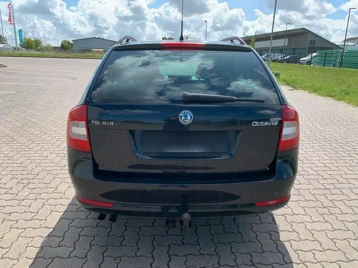 Gebraucht Skoda Octavia 160 PS (117 kW) 2010 Schwarz Kombi