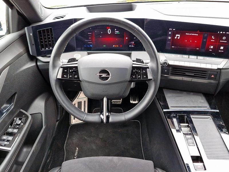 Gebraucht Opel Astra 179 PS (131 kW) 2022 Diamant schwarz (g7o) (metallic) Limousine