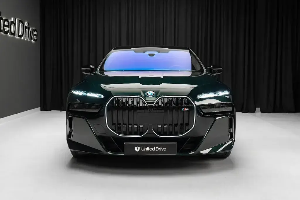 Gebraucht BMW i7 484 kW (659 PS) 2024 Grün Limousine