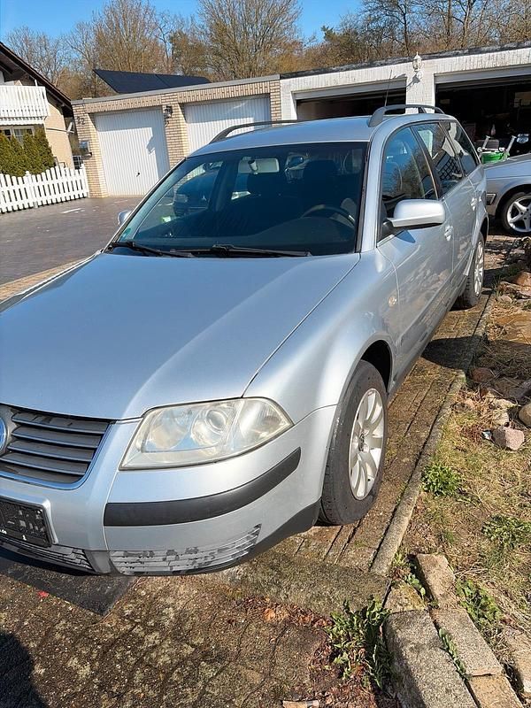 Gebraucht VW Passat 131 PS (96 kW) 2001 Silber Kombi