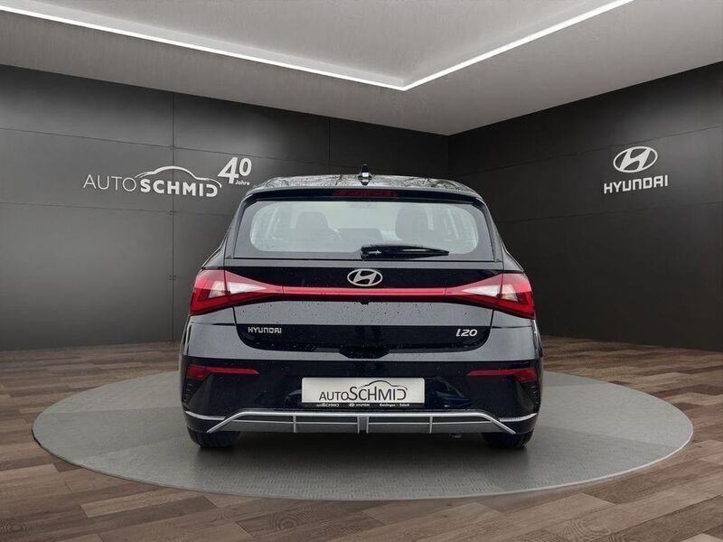 Gebraucht Hyundai i20 Trend 101 PS (74 kW) 2025 Phantom black / met Limousine