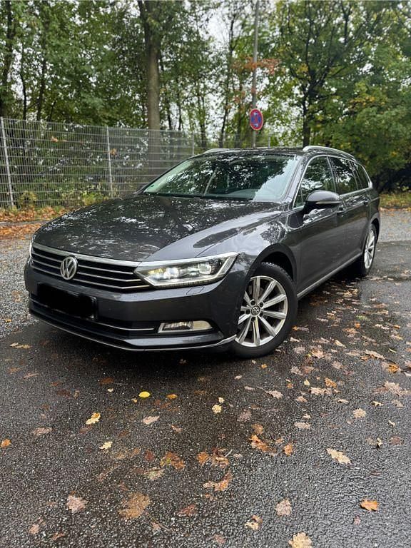 Grau Gebraucht 2017 VW Passat Kombi | 9.800 € (Superpreis) - Bild 1/4