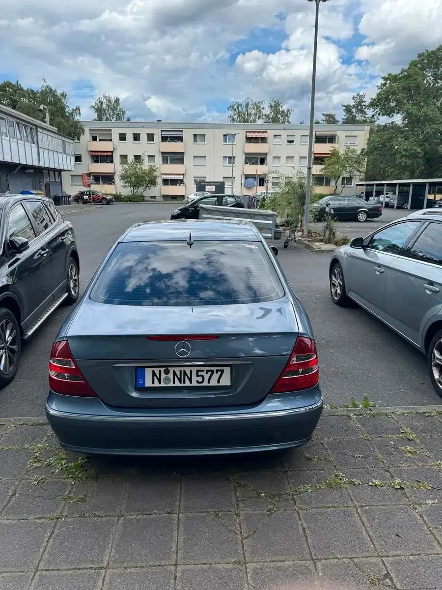 Gebraucht Mercedes E320 Avantgarde 225 PS (165 kW) 2003 Blau Limousine