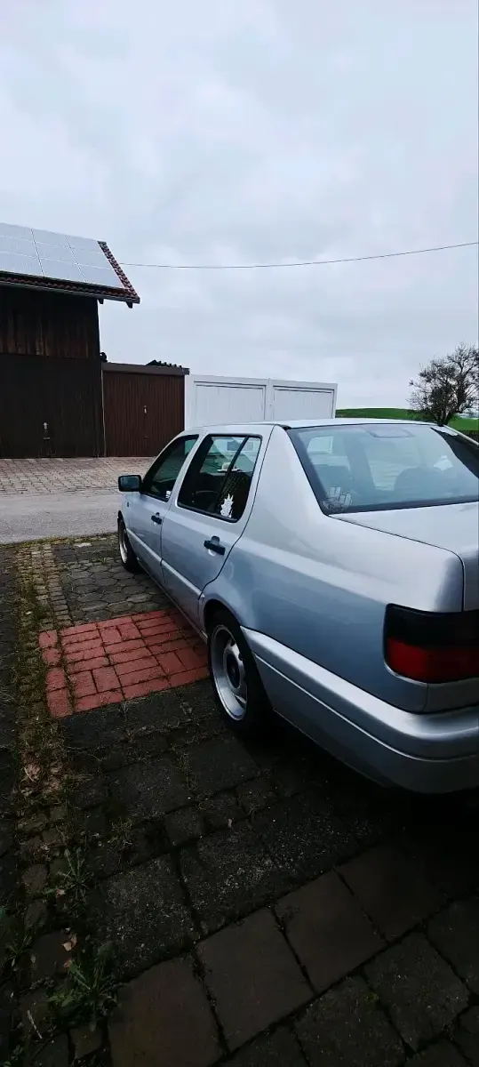 Gebraucht VW Vento 90 PS (66 kW) 1996 Silber Limousine