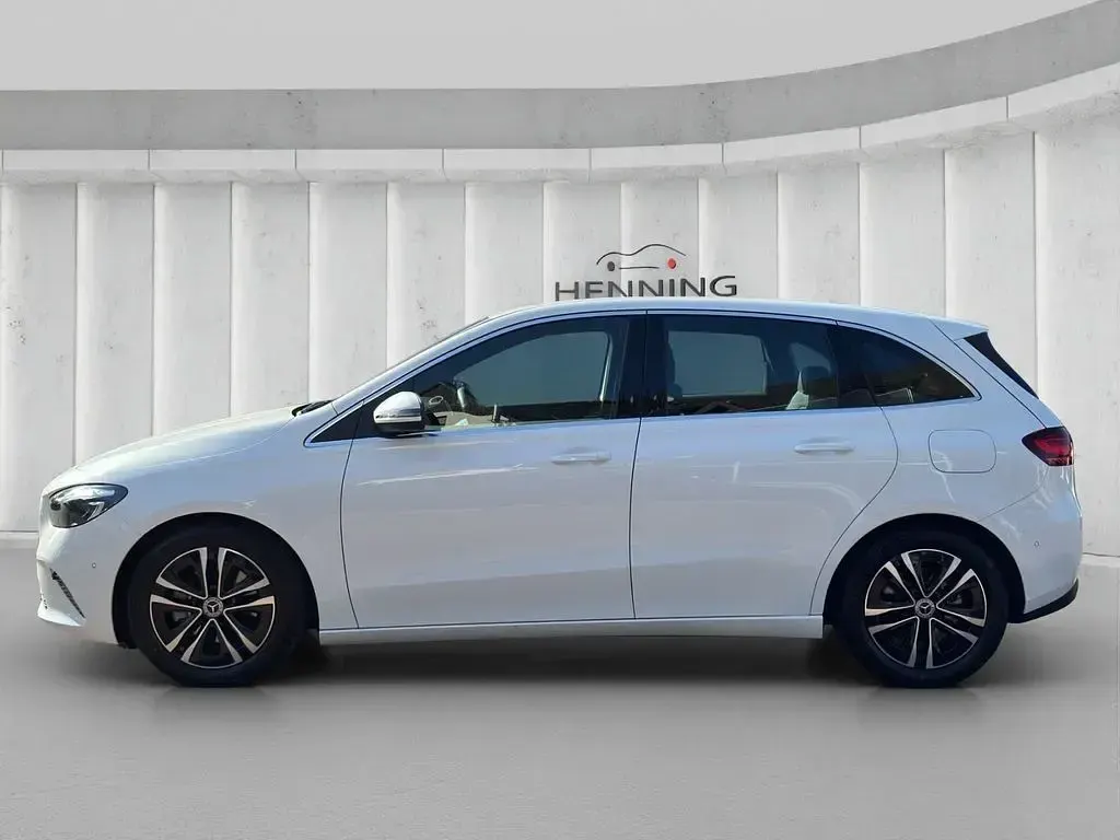 Gebraucht Mercedes B200 Progressive 163 PS (119 kW) 2024 Weiß Kleinwagen