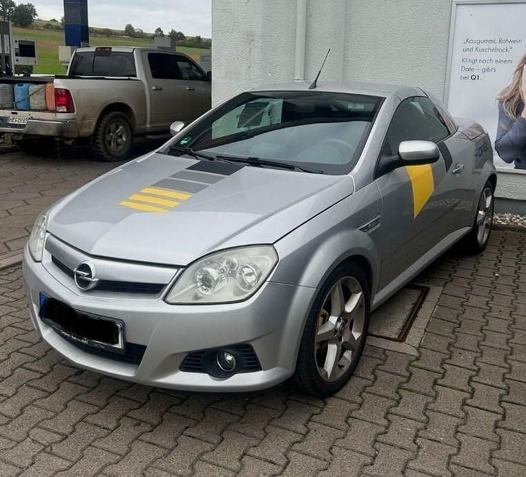 Gebraucht Opel Tigra 125 PS (91 kW) 2006 Silber Cabrio