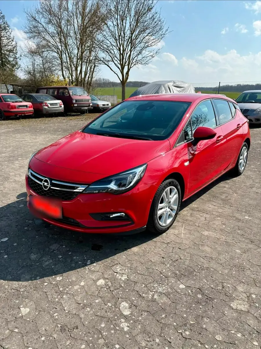Gebraucht Opel Astra 105 PS (77 kW) 2017 Rot Limousine