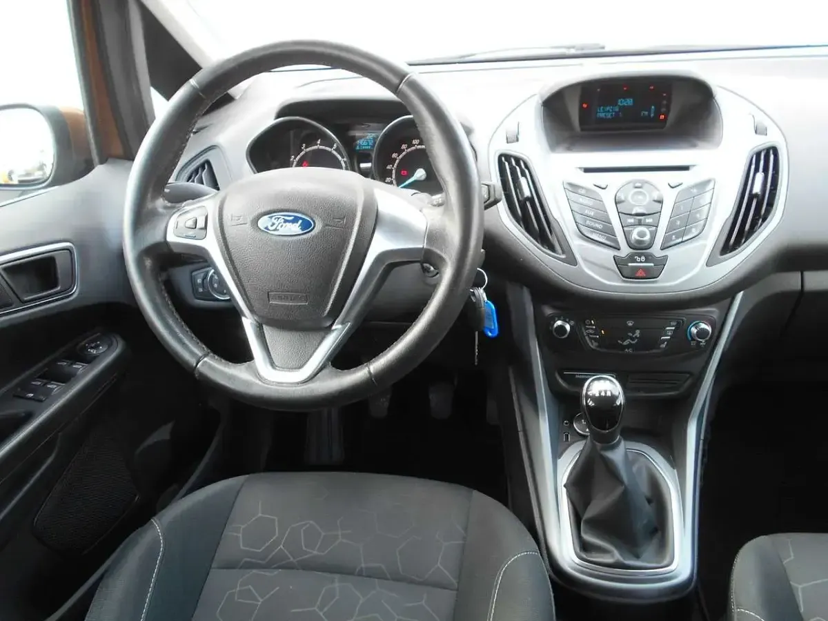 Gebraucht Ford B-MAX Trend 101 PS (74 kW) 2015 Braun Van / Kleinbus