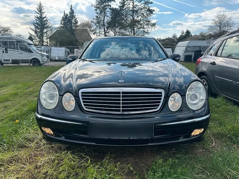 Second-hand Mercedes E200 163 CP (119 kW) 2004 Negru Berlinǎ