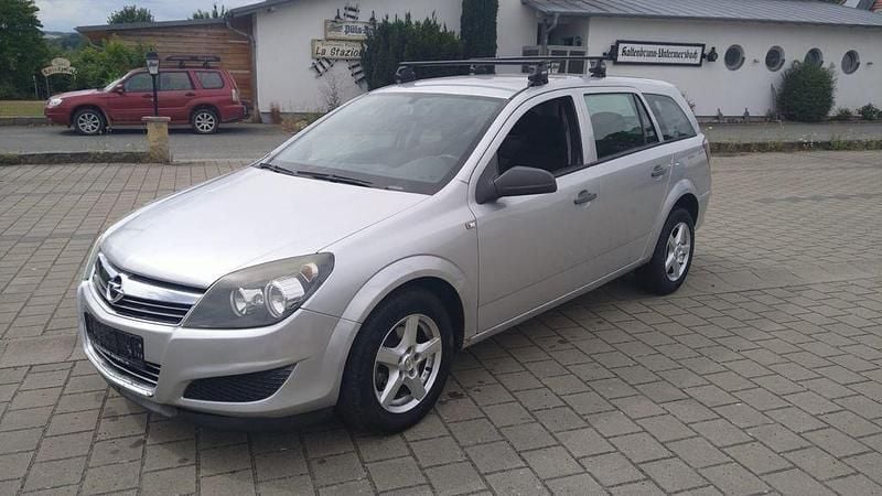 Silber Gebraucht 2009 Opel Astra Selection Limousine | 850 € (Superpreis) - Bild 1/4