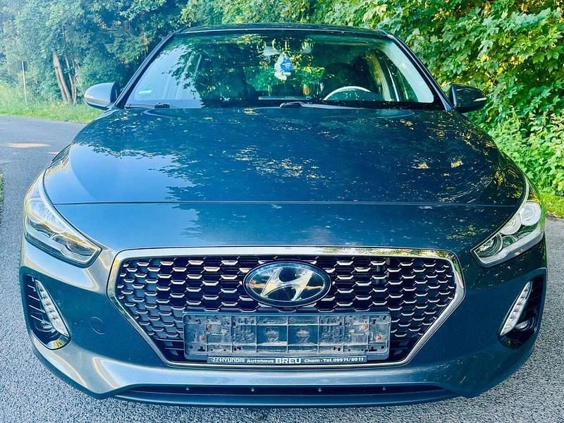 Grau Gebraucht 2018 Hyundai i30 Trend Coupé | 13.999 € (Teuer) - Bild 1/4