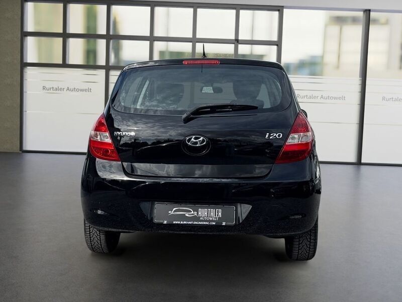 Gebraucht Hyundai i20 Comfort 77 PS (56 kW) 2010 Schwarz Limousine