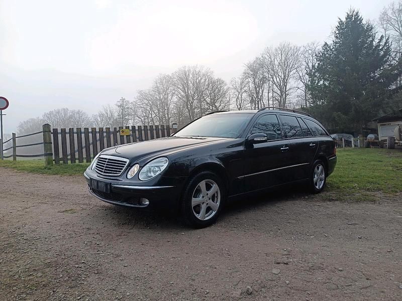 Schwarz Gebraucht 2005 Mercedes E200 Kombi | 3.699 € (Fairer Preis) - Bild 1/4