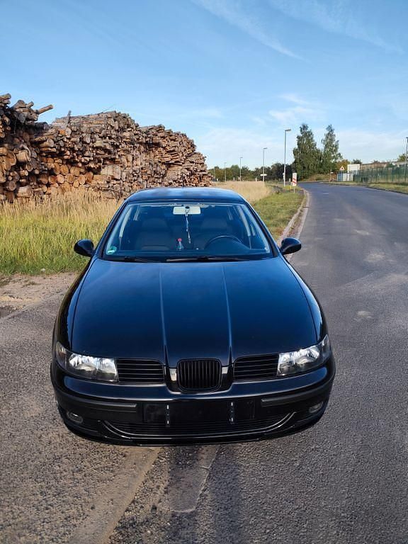 Schwarz Gebraucht 2004 Seat Leon Stella Limousine | 2.500 € (Teuer) - Bild 1/4