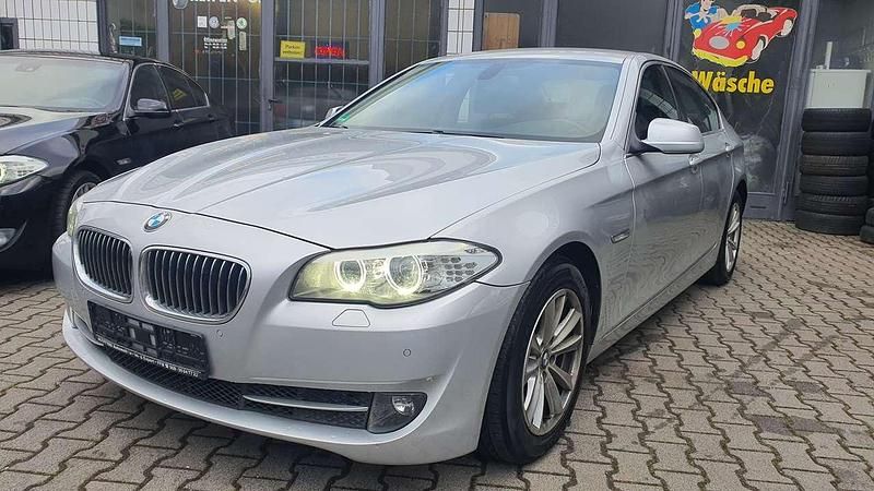 Silber Gebraucht 2011 BMW 523 Limousine | 14.600 € (Teuer) - Bild 1/4