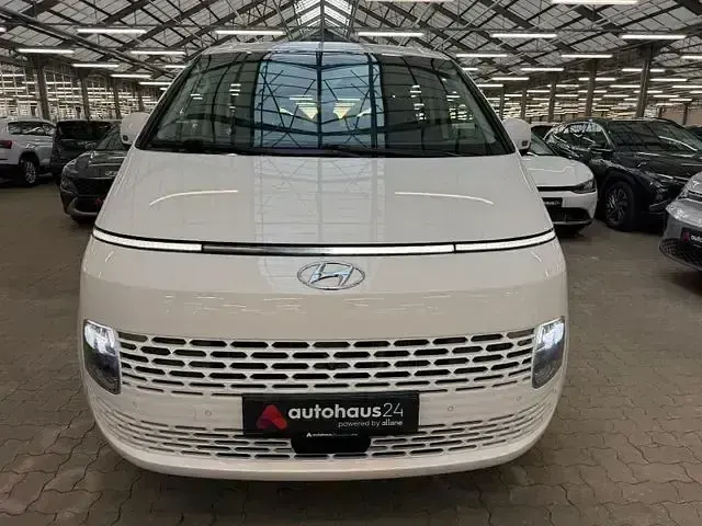 Gebraucht Hyundai Staria Trend 177 PS (130 kW) 2024 Weiß Van / Kleinbus