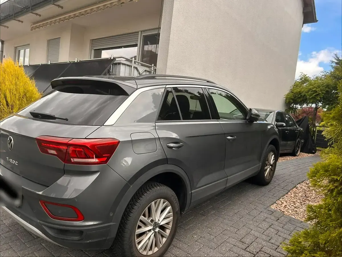 Gebraucht VW T-Roc Life 110 PS (80 kW) 2023 Grau SUV