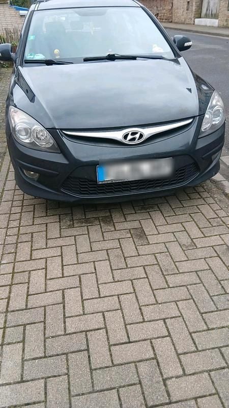 Schwarz Gebraucht 2010 Hyundai i30 Kombi | 1.600 € (Guter Preis) - Bild 1/4