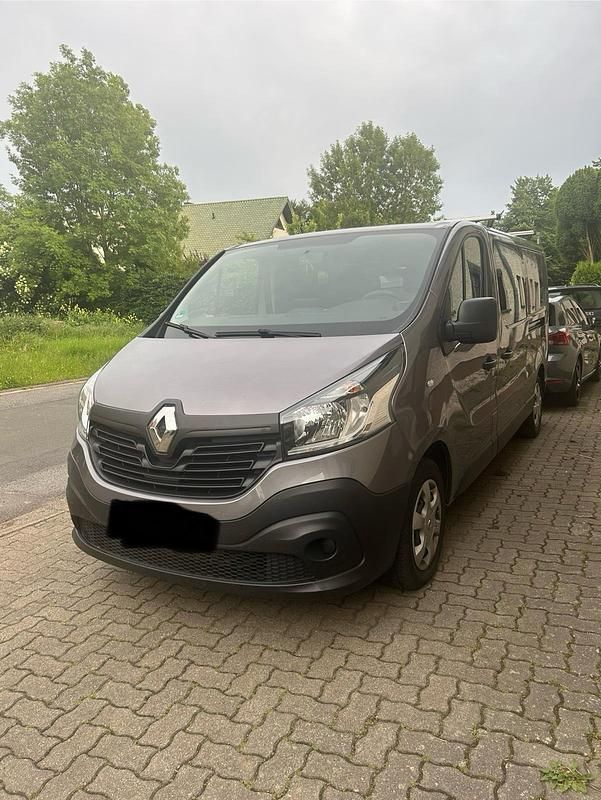 Grau Gebraucht 2016 Renault Trafic Van | 13.900 € - Bild 1/3