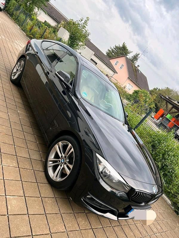 Gebraucht BMW 318 Gran Turismo 143 PS (105 kW) 2013 Schwarz Limousine