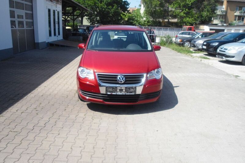Rot Gebraucht 2007 VW Touran Trendline Van / Kleinbus | 6.990 € (Teuer) - Bild 1/4