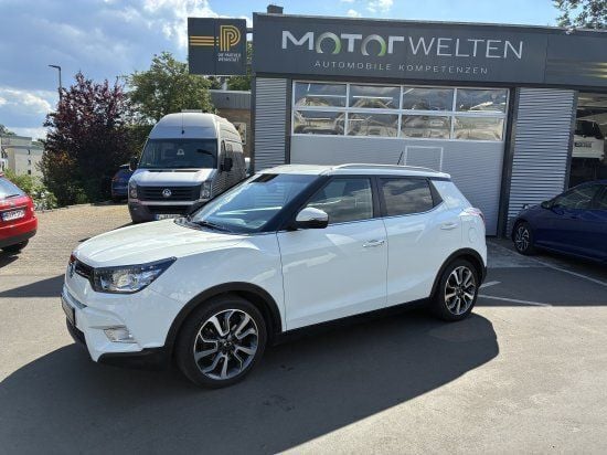 Weiss Gebraucht 2015 Ssangyong Tivoli Limousine | 8.100 € (Guter Preis) - Bild 1/4