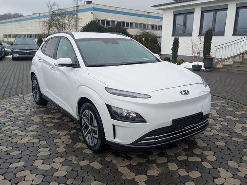 Gebraucht Hyundai Kona Edition 30+ 100 kW (136 PS) 2021 Weiß SUV