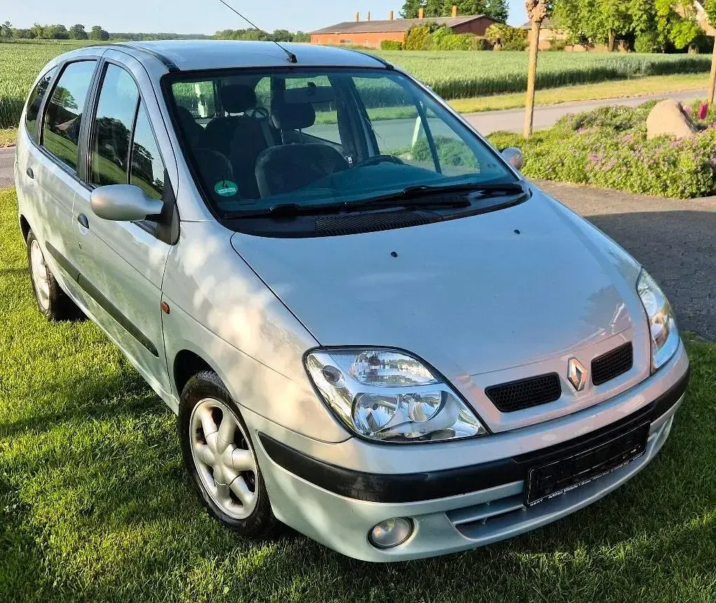 Używany Renault Scénic 107 KM (78 kW) 2000 Szary Minivan