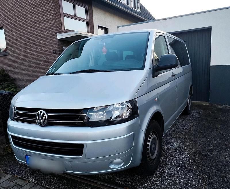 Grau Gebraucht 2010 VW Multivan Startline Van | 16.500 € - Bild 1/4