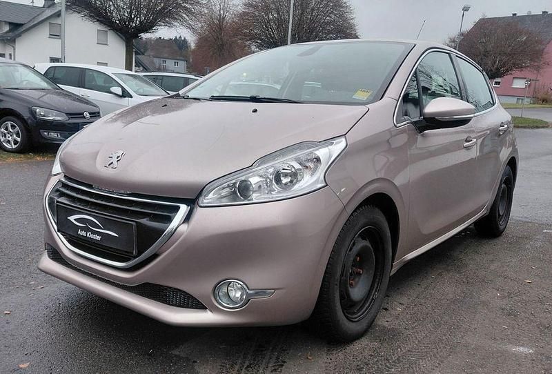 Grau Gebraucht 2014 Peugeot 208 Allure Kleinwagen | 2.999 € (Superpreis) - Bild 1/4