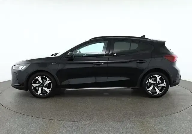 Używany Ford Focus Active 125 KM (91 kW) 2023 Czarny Sedan/Limuzyna